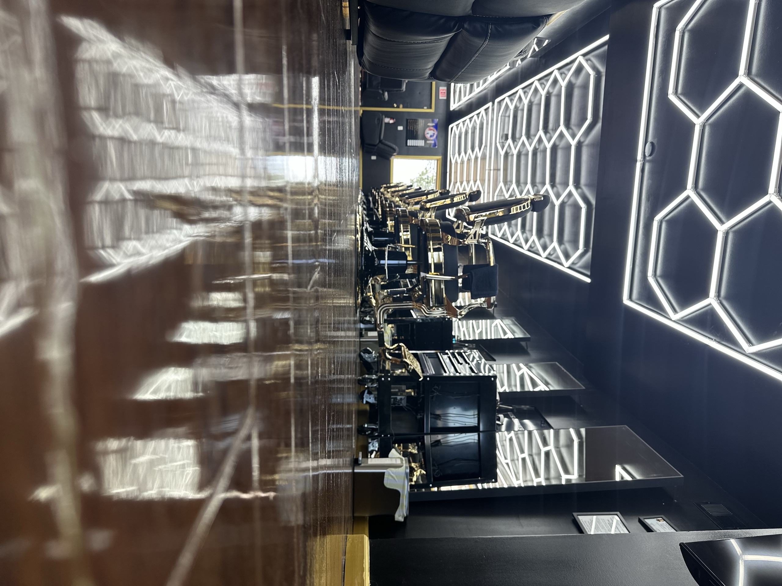 Hollywood Cutters barbershop